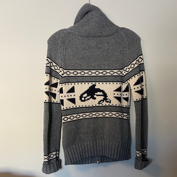 Aritzia TNA ‘Killer Whale’ RARE Cowichan Gray and Cream Patterned Zip-Up Sweater - Picture 8 of 15